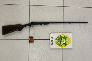 Apreensão de espingarda pela PM 100