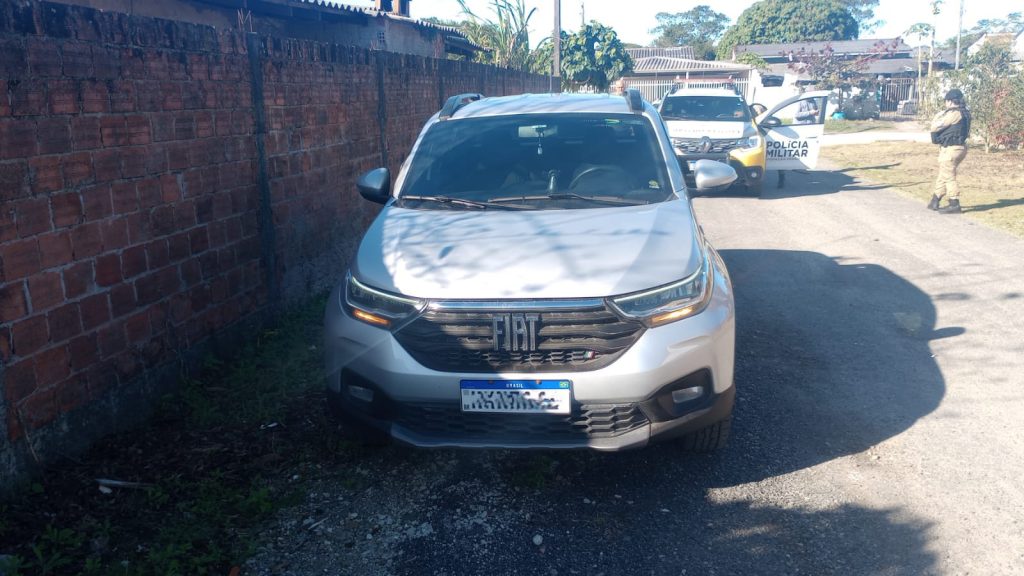 Carro furtado recuperado pela PM