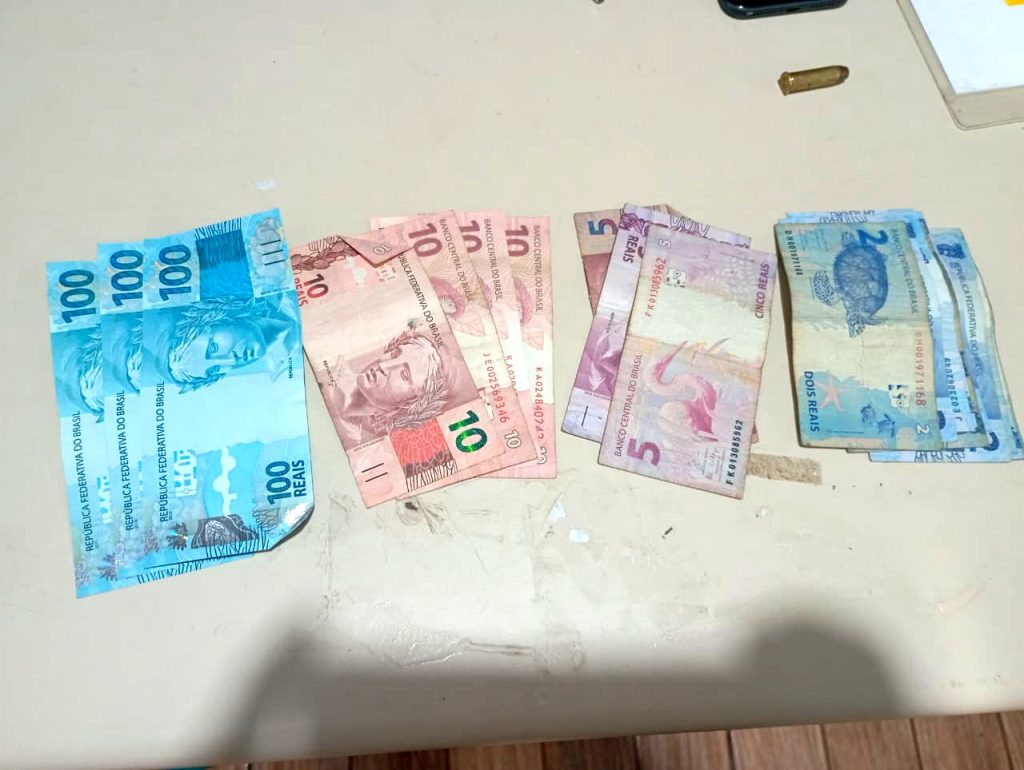 Dupla é presa em Pontal do Paraná por tráfico de drogas 2