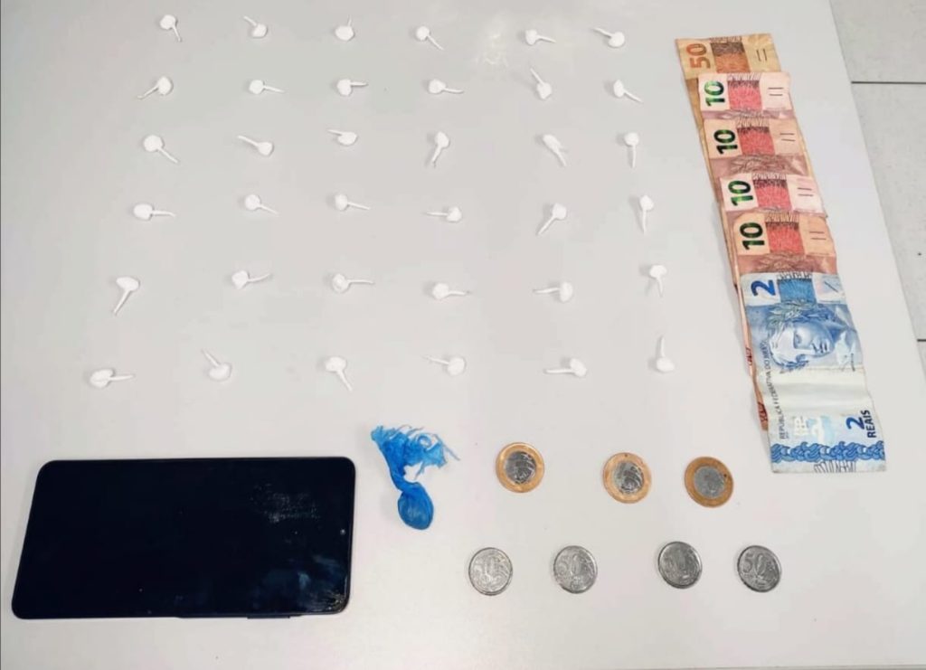 Dupla é presa por tráfico de drogas em ação no Porto Seguro