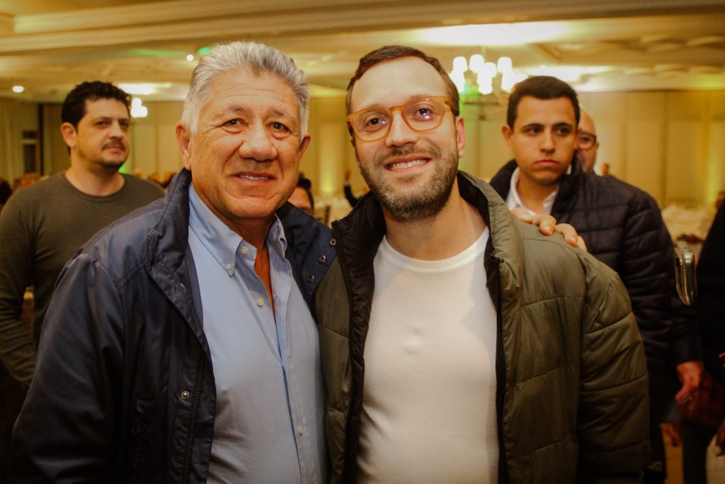 O prefeito de Matinhos, Eduardo Dalmora, afirmou apoiar a pré-candidatura de Filipe Barros ao Senado em 2026