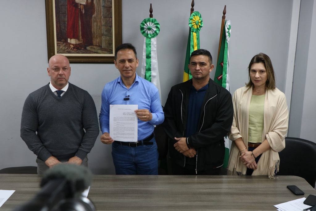 Foto 3.MPPR CONVENIO PREFEITURA DE PARANAGUA FOYO DIOGO MONTEIRO (13)