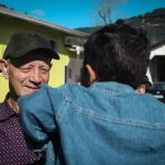 Pedro Arantes já acolheu 10 crianças pelo Programa Família Acolhedora, oferecendo amor e cuidado a quem precisou de um lar temporário.