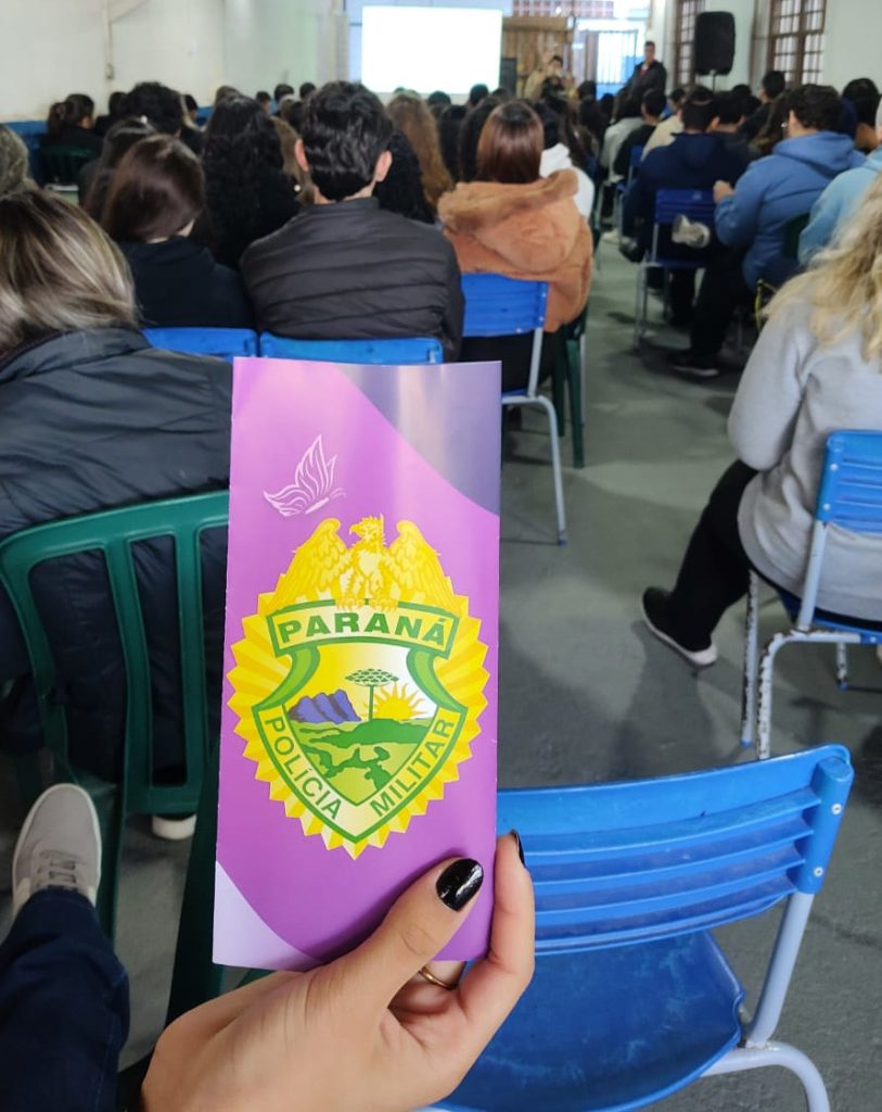 Policiais da Patrulha Maria da Penha realizam palestra em Matinhos