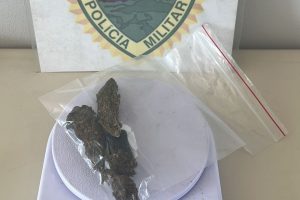 PM apreende maconha após abordar motocicleta barulhenta