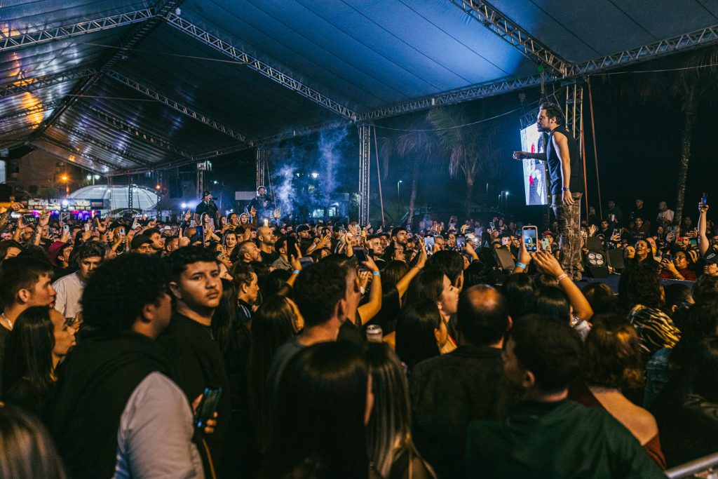 Festa do Agricultor e Pescador leva milhares a Guaraqueçaba em três dias de shows