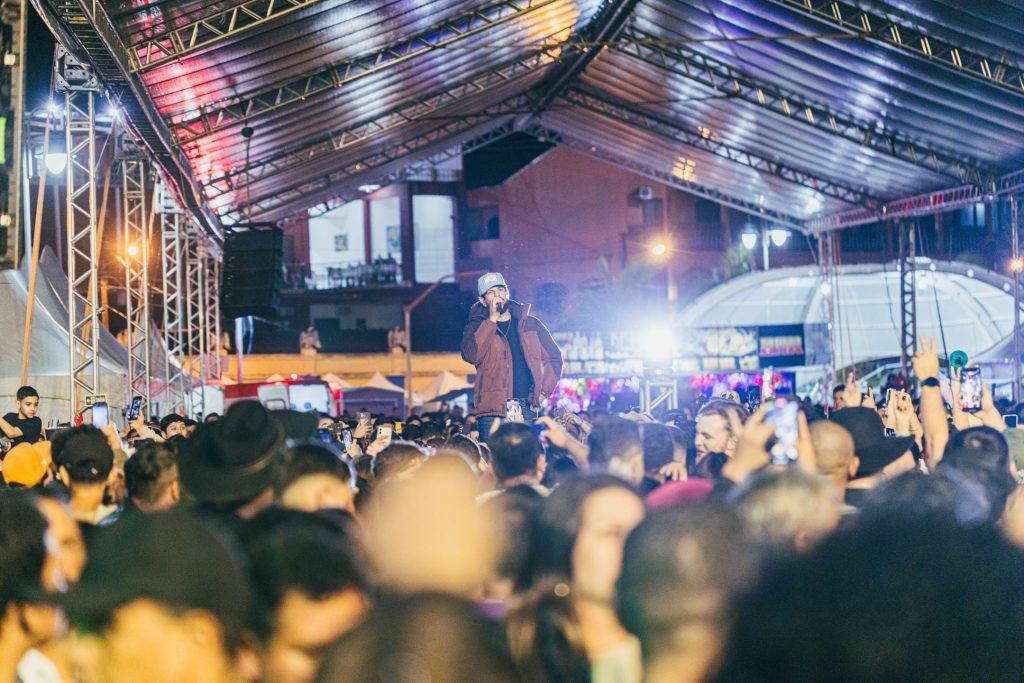 Festa do Agricultor e Pescador leva milhares a Guaraqueçaba em três dias de shows