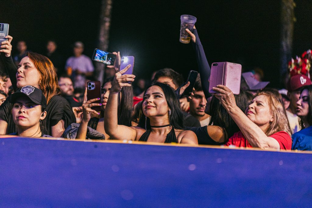 Festa do Agricultor e Pescador leva milhares a Guaraqueçaba em três dias de shows