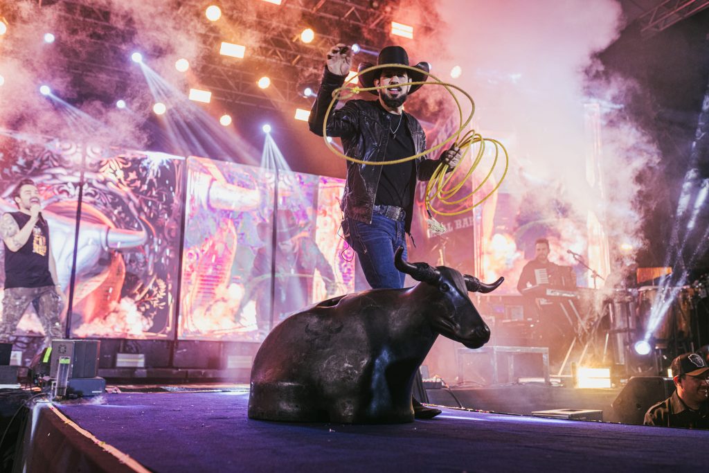 Festa do Agricultor e Pescador leva milhares a Guaraqueçaba em três dias de shows