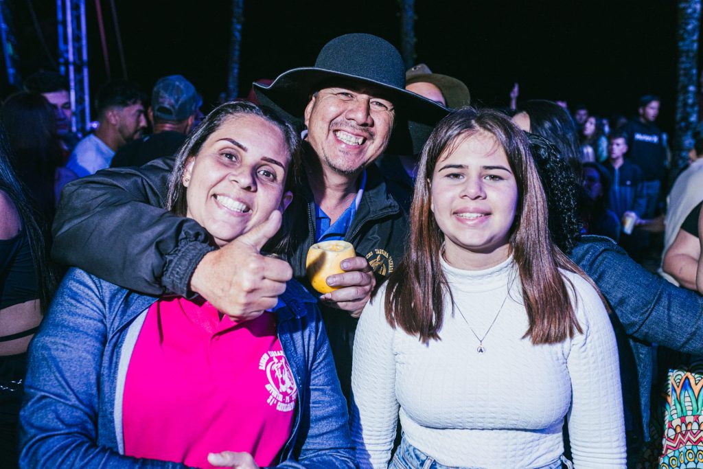 Festa do Agricultor e Pescador leva milhares a Guaraqueçaba em três dias de shows