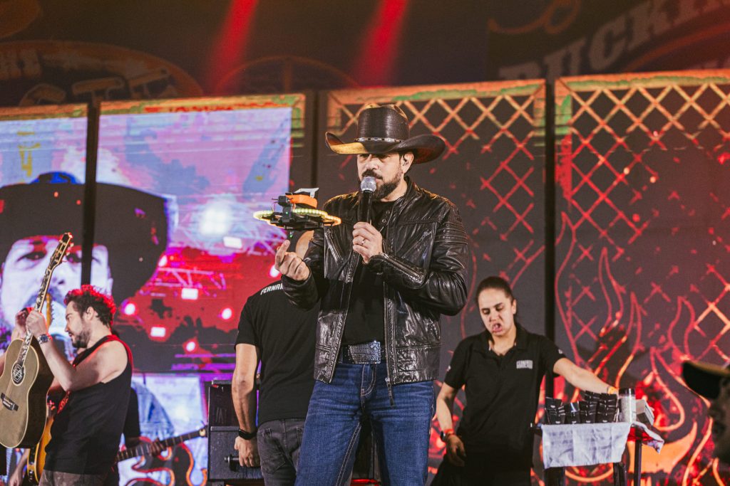 Festa do Agricultor e Pescador leva milhares a Guaraqueçaba em três dias de shows