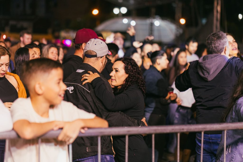 Festa do Agricultor e Pescador leva milhares a Guaraqueçaba em três dias de shows
