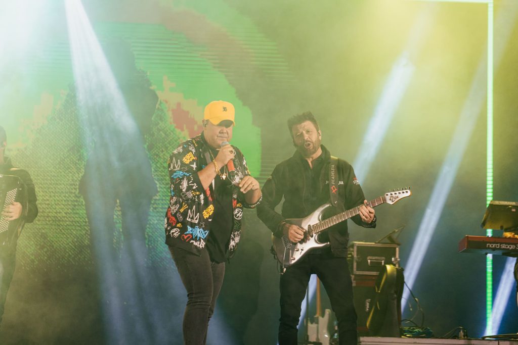 Festa do Agricultor e Pescador leva milhares a Guaraqueçaba em três dias de shows