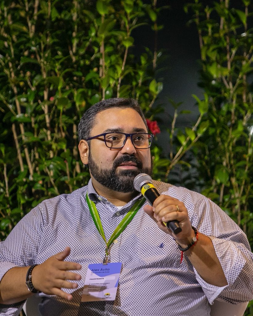 Secretário Alex Sandro de Ávila fala sobre a concessão do Canal da Galheta, em Paranaguá.