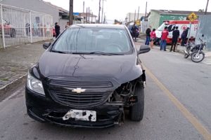 Motociclista fica ferido em colisão com carro em Paranaguá
