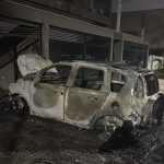 Carro é incendiado em frente residência em Matinhos