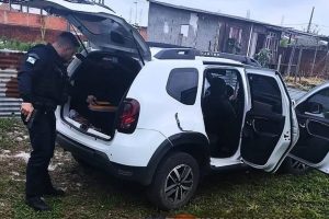 Carro recuperado pela GCM em Pontal do Paraná