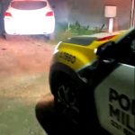 Carro roCarro roubado é encontrado abandonado pela PM em Matinhosubado recuperado pela PM em Matinhos