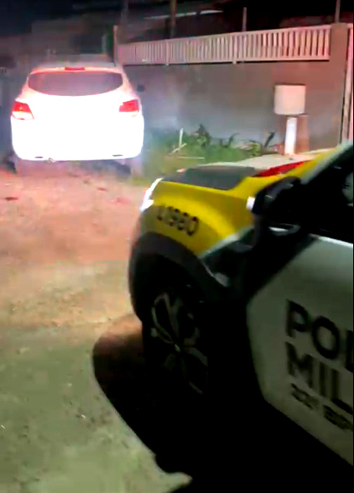 Carro roCarro roubado é encontrado abandonado pela PM em Matinhosubado recuperado pela PM em Matinhos