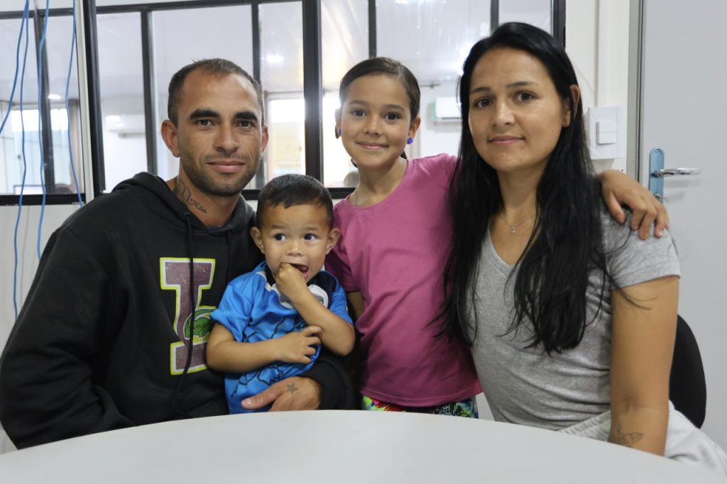 O casal Rodrigo da Costa e Alyne Maiane já fizeram a inscrição e aguardam a data da cerimônia. Fotos: PMPPR/ Clovis Santos