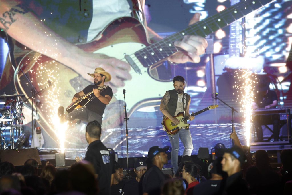 Verão Maior Paraná – Show da dupla Fernando e Sorocaba, em Matinhos.