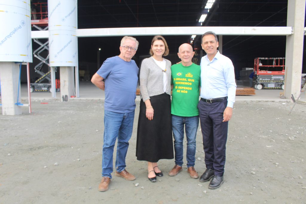 Marcio Hang, Fabiana Parro, Nilton Hang e Adriano Ramos Havan anuncia 80% da construção da megaloja em Paranaguá Foto Diogo Monteiro JB Litoral  (4)