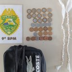 PM apreende pedras de crack e dinheiro ao abordar suspeito em Guaratuba