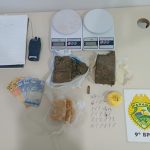 Denúncia de briga de casal resulta em apreensão de drogas em Guaratuba
