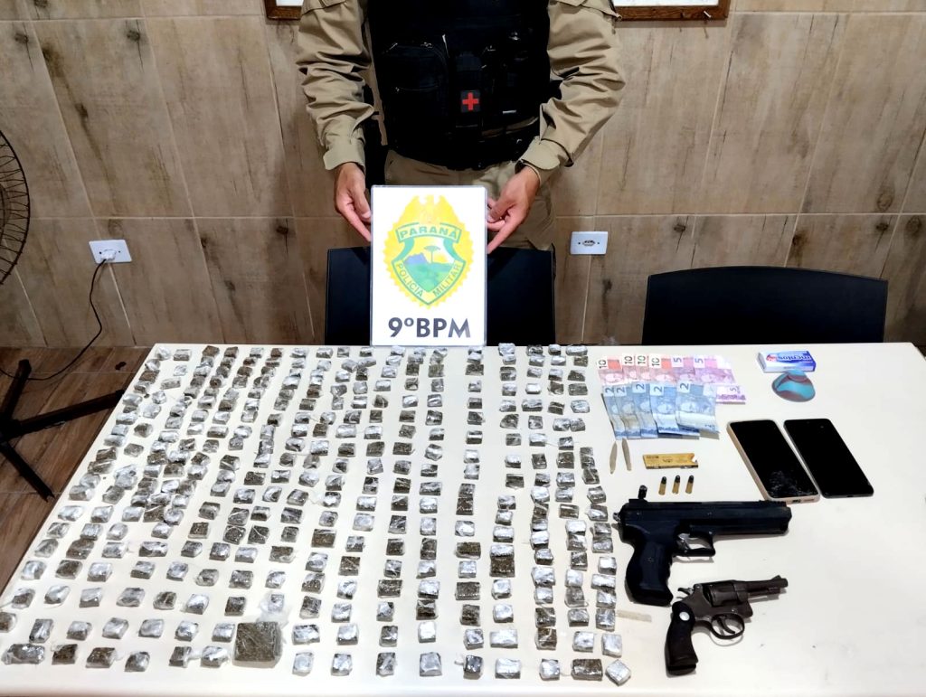 Apreensão de armas e drogas pela PM