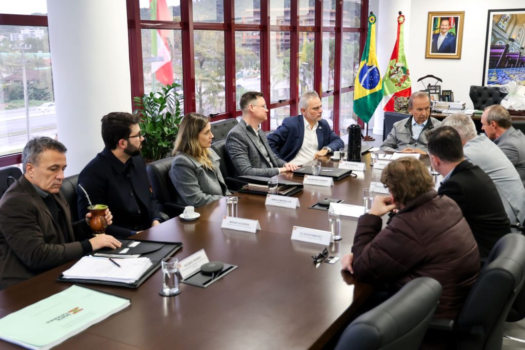 Executivos da Coamo se reuniram com governador de Santa Catarina, Jorginho Mello, e anunciaram o investimento bilionário. Foto: Roberto Zacarias/SECOM SC