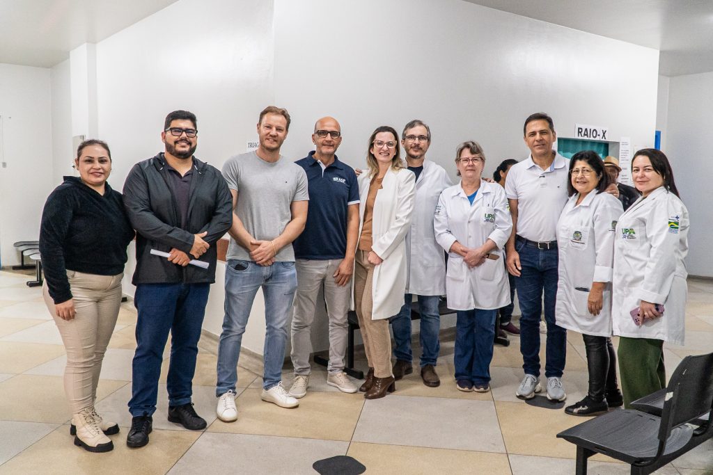 Prefeito Adriano Ramos e o novo secretário de Saúde acompanharam a ação no Hospital João Paulo II. Foto: Divulgação/ Prefeitura de Paranaguá