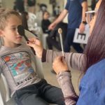Crianças passam por exames oftalmológicos e aquelas que apresentam problemas na visão recebem os óculos de forma gratuita. Foto: Sedef
