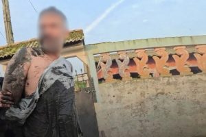 Homem acusado de quebrar o braço do pai é preso por descumprir medida protetiva
