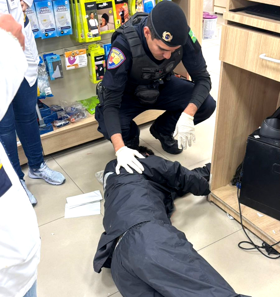GCM presta socorro a homem com crise convulsiva em Paranaguá
