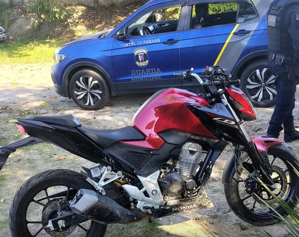 Motociclista é preso por direção perigosa em Pontal do Paraná