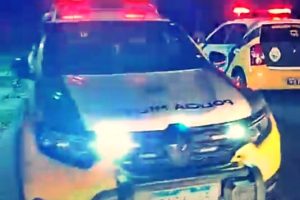 Mulher presa por agredir o genro e ameaçar a filha