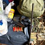 Dupla é presa pela Polícia Ambiental com espingarda em área protegida