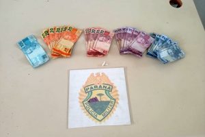 PM flagra homem vendendo drogas em Guaratuba