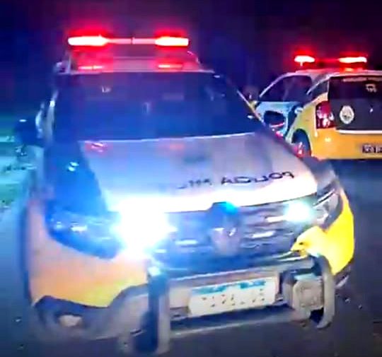 Homem tenta agredir companheira com faca e é preso