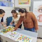 Professores participaram de curso para conhecer o material e aplicar a técnica com os alunos. Foto: Prefeitura de Matinhos