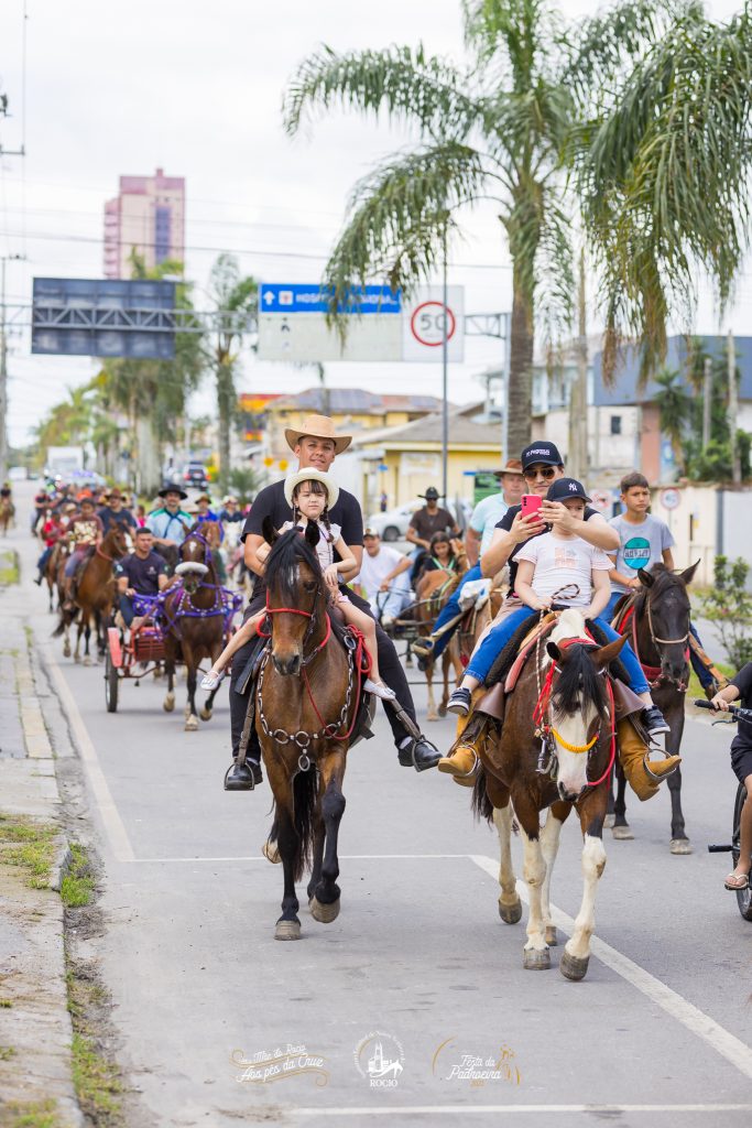 A 11ª Cavalgada da Fé marcou a abertura oficial das romarias, onde os cerca de 100 cavaleiros percorreram aproximadamente 20 km. Foto: Santuário Estadual N Sra. do Rocio