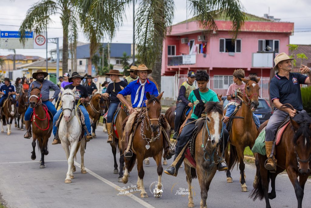 A 11ª Cavalgada da Fé marcou a abertura oficial das romarias, onde os cerca de 100 cavaleiros percorreram aproximadamente 20 km. Foto: Santuário Estadual N Sra. do Rocio