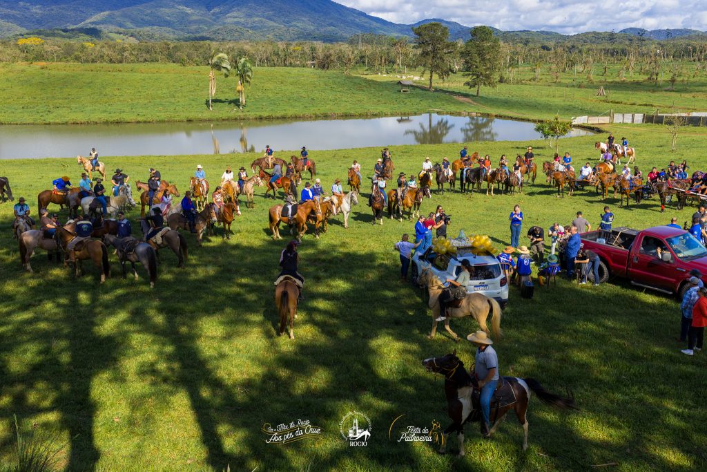 A 11ª Cavalgada da Fé marcou a abertura oficial das romarias, onde os cerca de 100 cavaleiros percorreram aproximadamente 20 km. Foto: Santuário Estadual N Sra. do Rocio