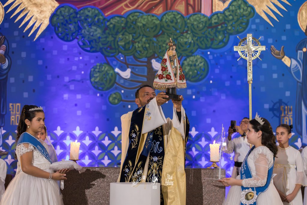 Cerimônia de Troca do Manto abriu, oficialmente, a 212ª edição da Festa Estadual de Nossa Senhora do Rocio. Foto: Santuário Estadual N Sra. do Rocio