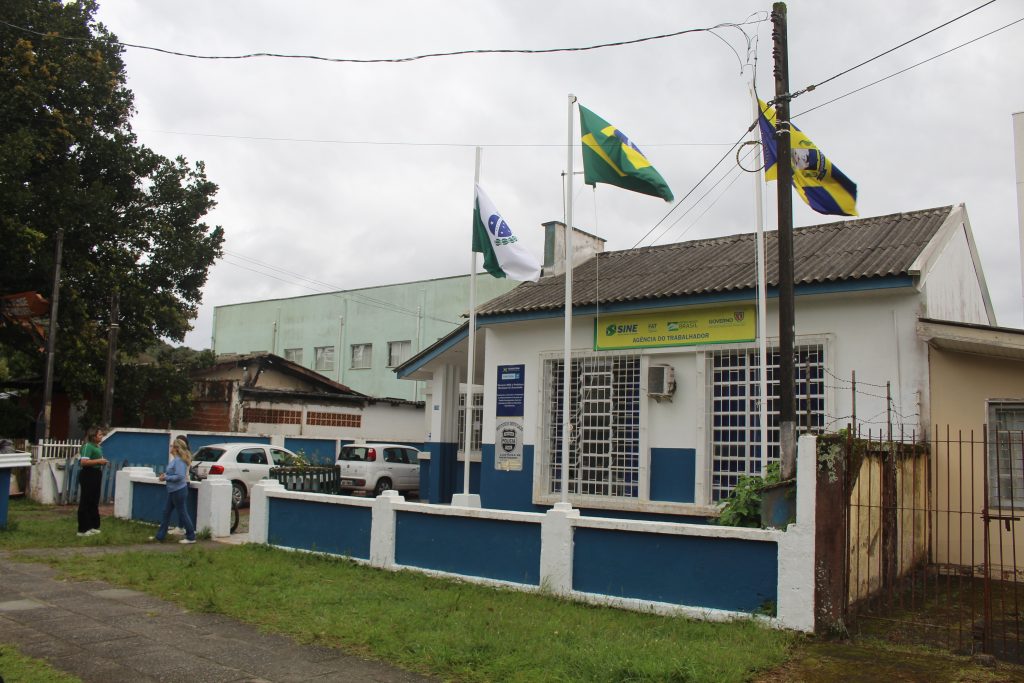 AGENCIA DO TRABALHADOR GUARATUBA (4)