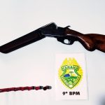 PM apreende espingarda em Guaratuba durante ocorrência de violência doméstica
