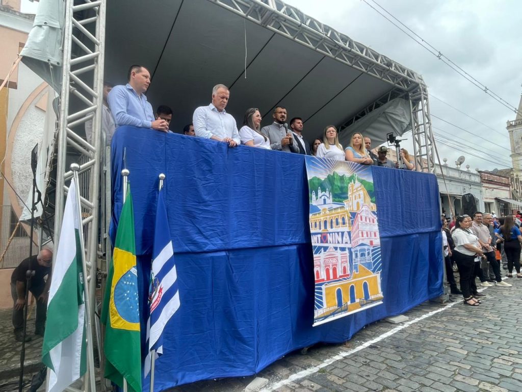 O evento foi acompanhado pela população, autoridades locais e convidados. Foto: Prefeitura de Antonina