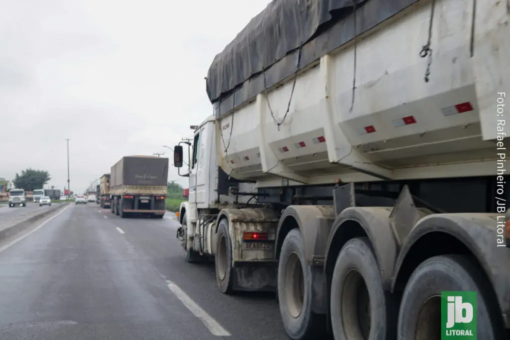 Após a instalação das balanças, caminhões que trafegarem acima do peso voltarão a ser autuados. Foto: JB Litoral