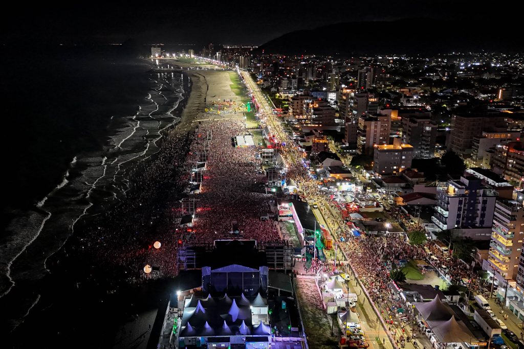 Shows do Verão Maior Paraná 2024/2025 reuniram 1,82 milhão de pessoas; noite com maior público foi no palco de Matinhos, onde Luan Santana atraiu 164 mil pessoas. Foto: Roberto Dziura Jr/AEN