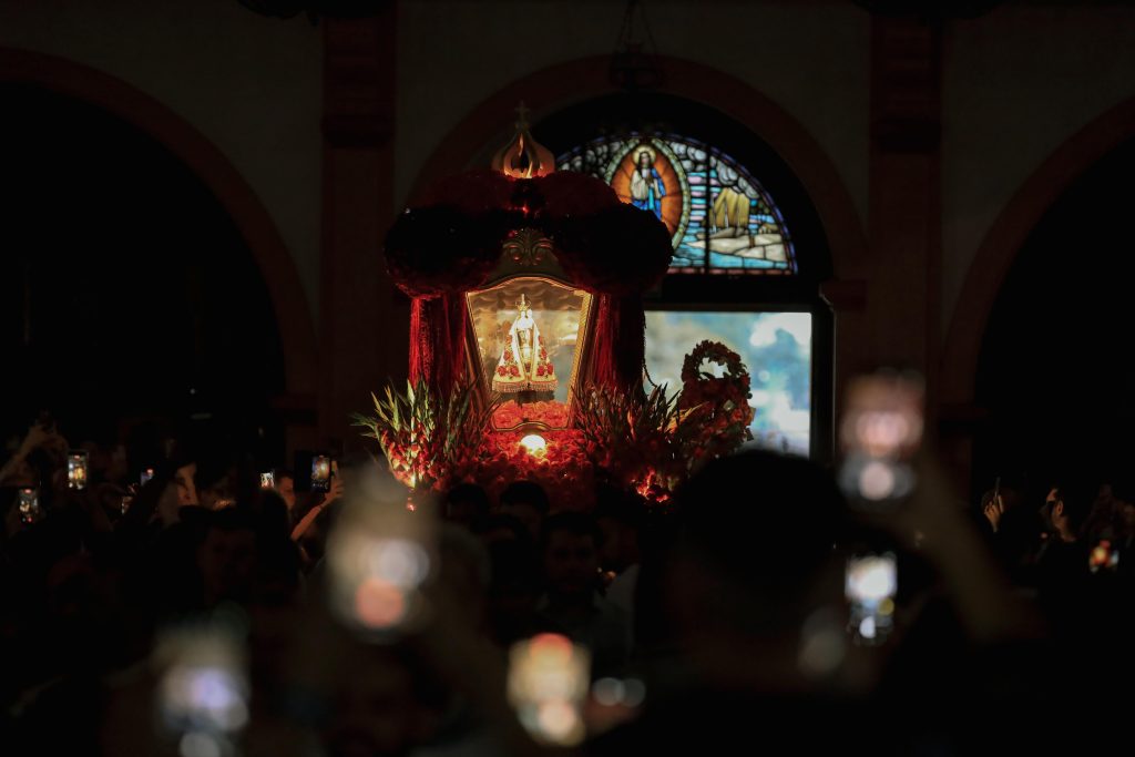 Com a emoção de milhares de fiéis, Procissão Luminosa de Retorno fechou a 212ª Festa Estadual de Nossa Senhora do Rocio. Foto: Santuário Estadual Nossa Senhora do Rocio
